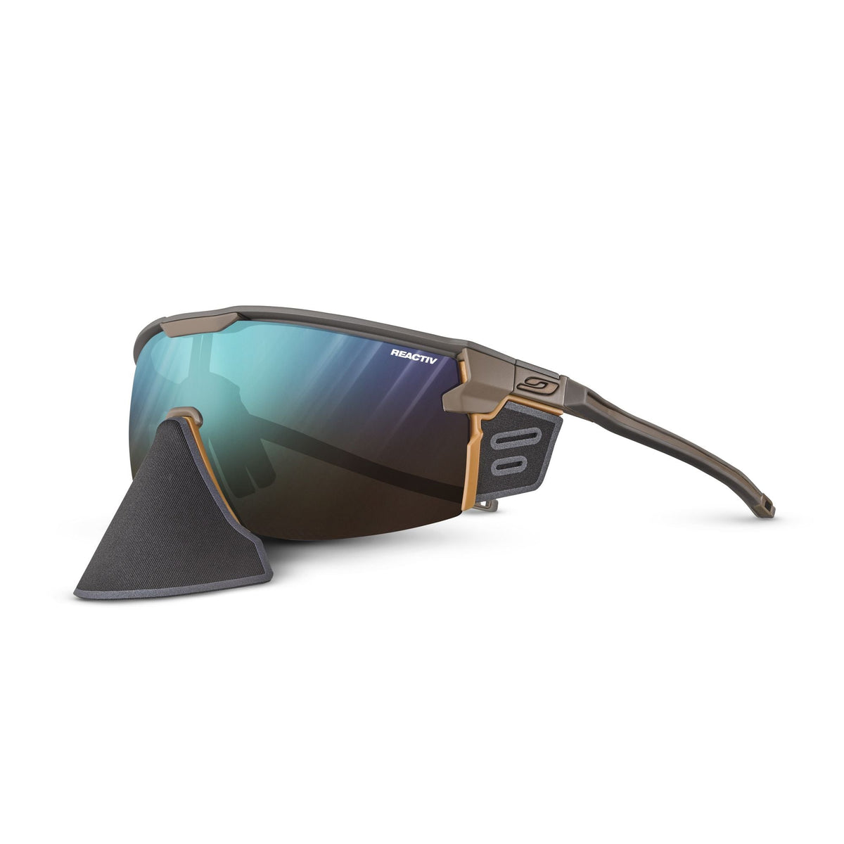 ULTIMATE COVER with a REACTIV 2-4 lens