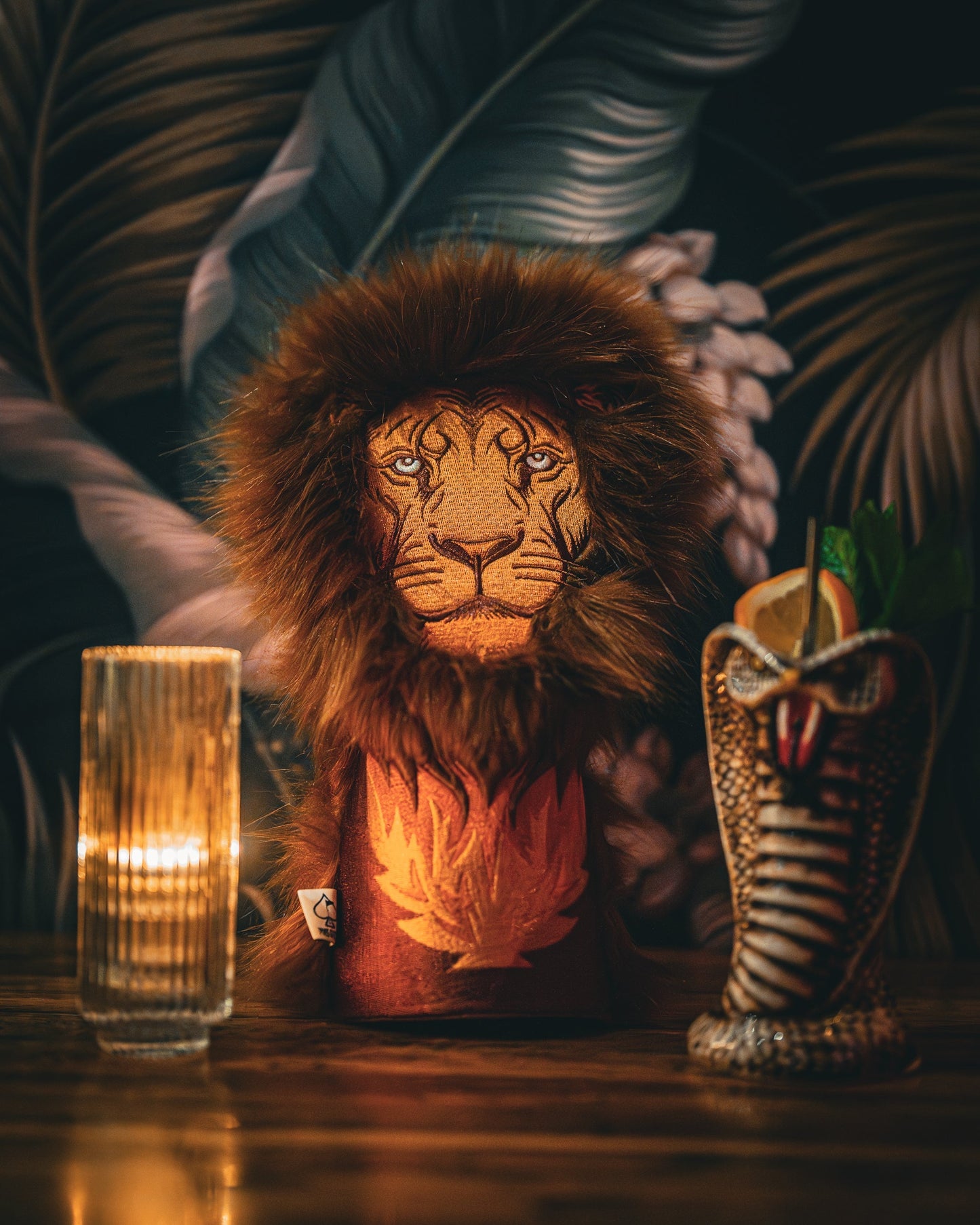 Lion driver cover for golf clubs, featuring realistic lion head design in vibrant colors.