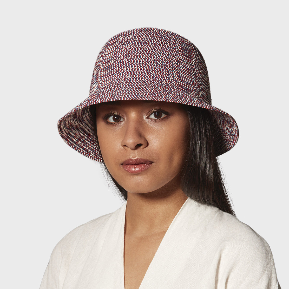 CODIE CHAPEAU CLOCHE EN PAILLE DE PAPIER