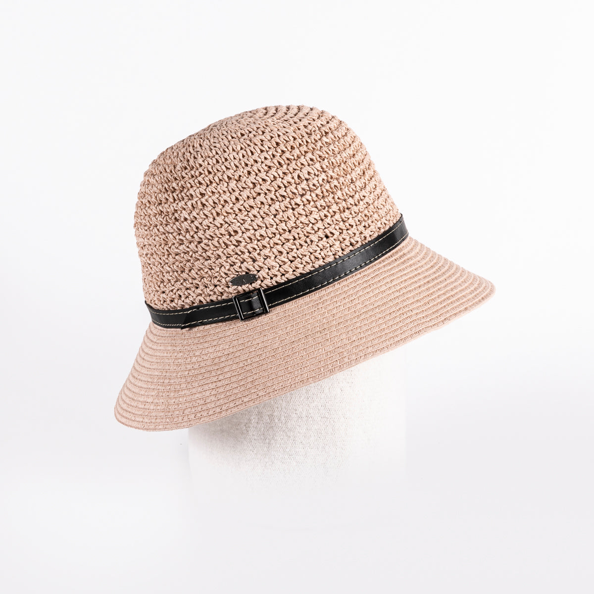 CARLIE CLOCHE  EN CROCHET LARGE AVEC DETAIL DE CUIR