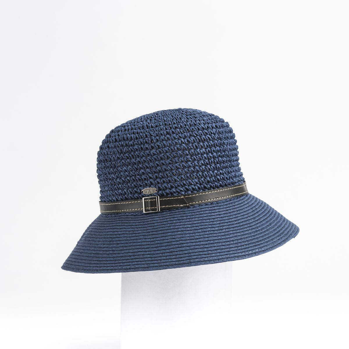 CARLIE CLOCHE  EN CROCHET LARGE AVEC DETAIL DE CUIR