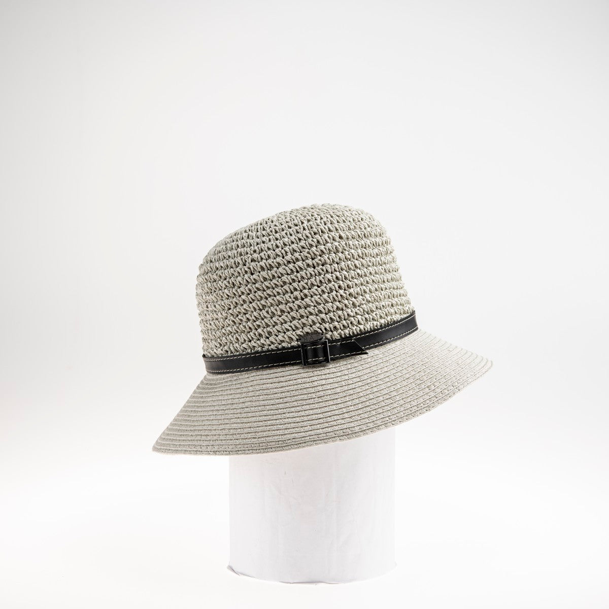 CARLIE CLOCHE  EN CROCHET LARGE AVEC DETAIL DE CUIR