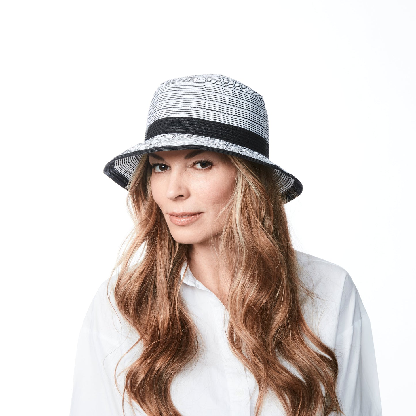 CLAIRINE CLOCHE AVEC RUBAN DE PAILLE