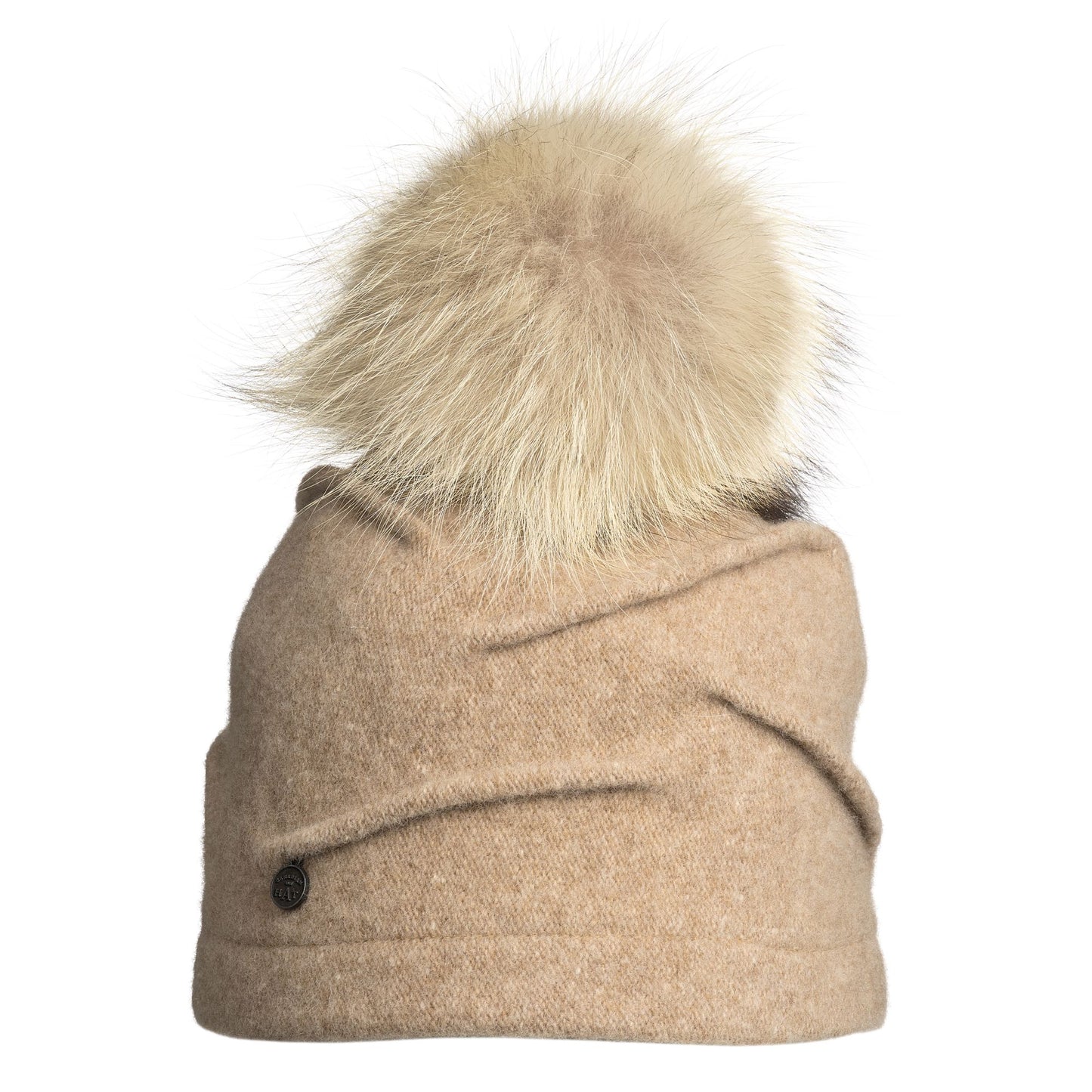 CLARETA - BONNET PLISSÉ ORMOS AVEC POMPON EN FOURRURE RECYCLÉE
