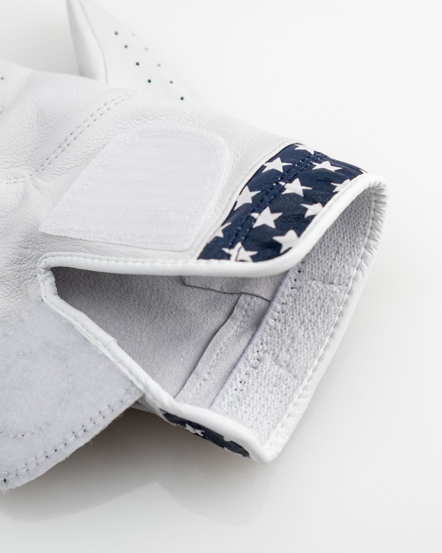 Premium Tour Glove featuring a star design, designed for comfort and high performance in outdoor activities.