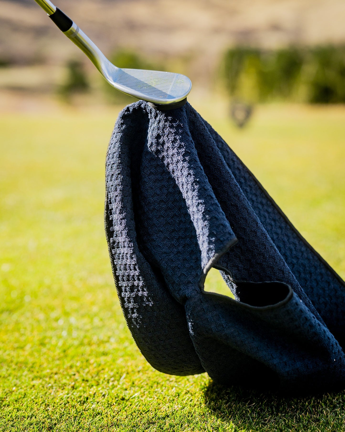 Black magnetic towel for easy hanging and quick drying.