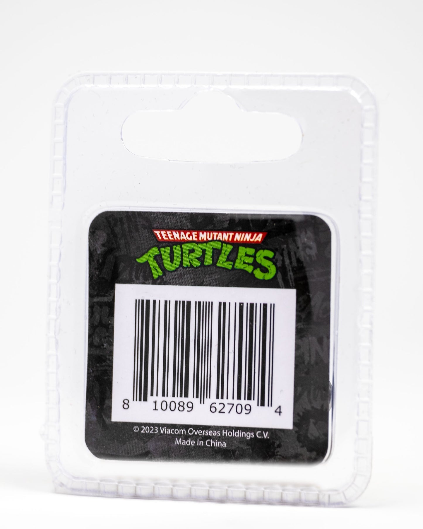 TMNT Leonardo ball marker featuring a detailed design of Leonardo's mask and sword, perfect for golf enthusiasts and Teenage Mutant Ninja Turtles fans.