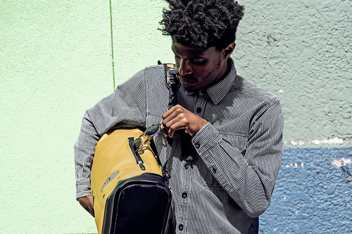 Ortlieb Backpack Commuter-Daypack- Cyber Blue/Cyber Pink 21L